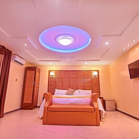 Double M Exquisite Suites And Lounge Lekki Ogombo Esterno foto