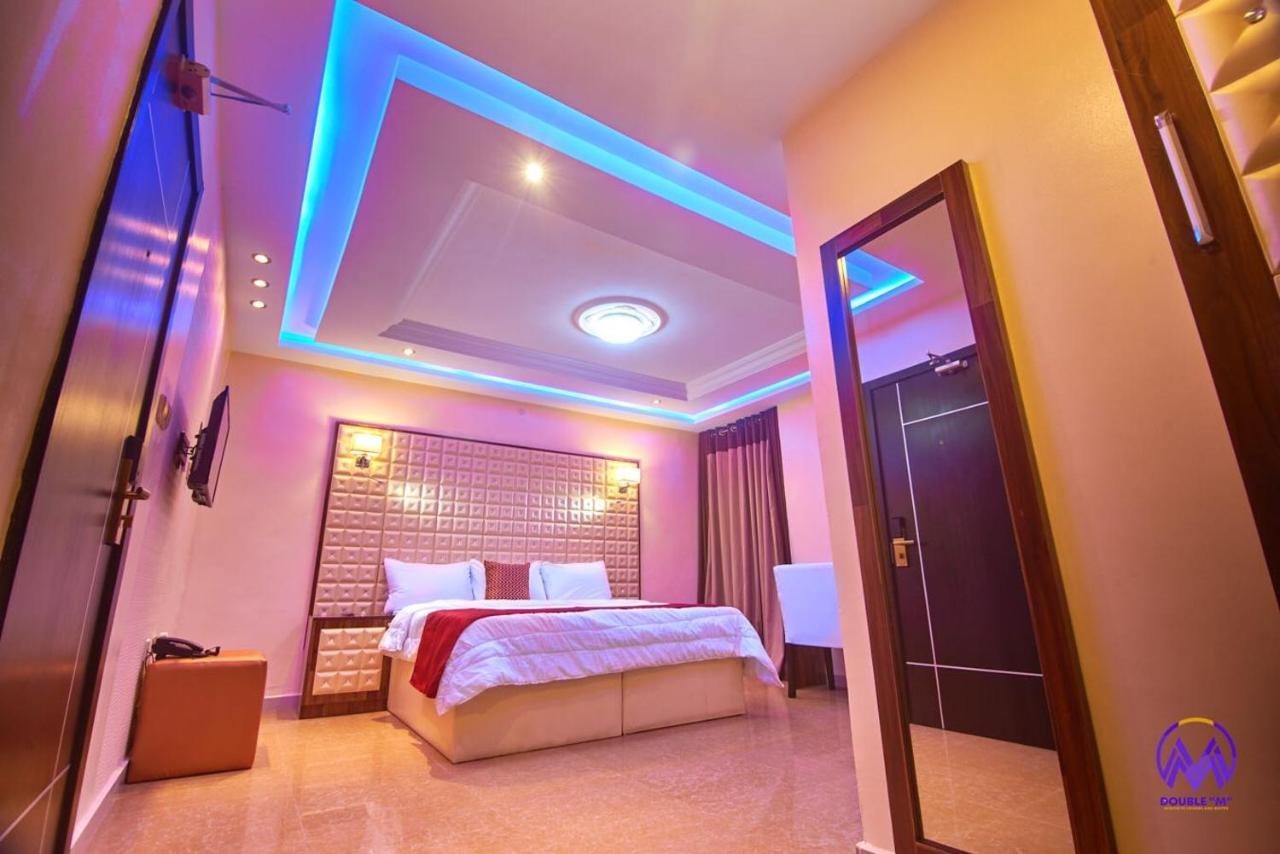 Double M Exquisite Suites And Lounge Lekki Ogombo Esterno foto
