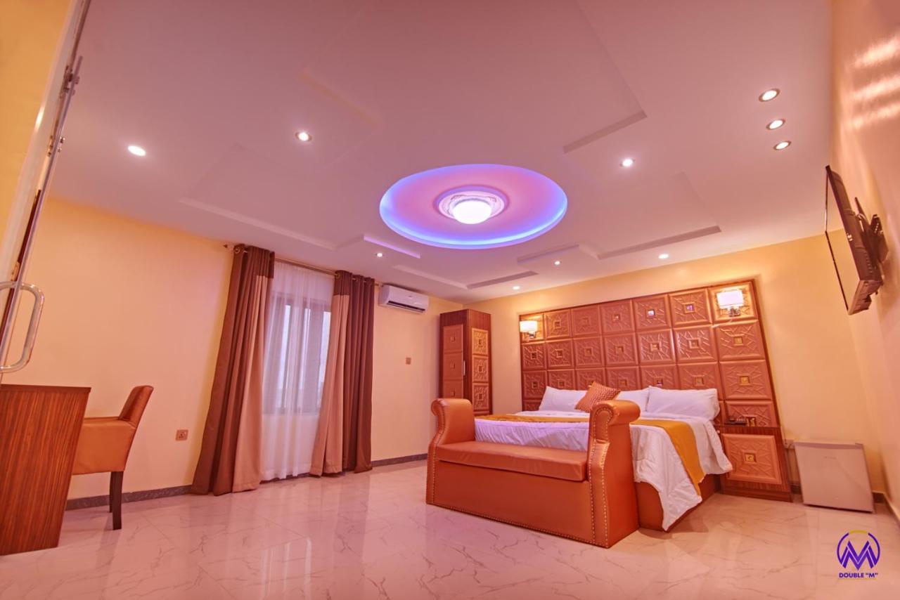 Double M Exquisite Suites And Lounge Lekki Ogombo Esterno foto