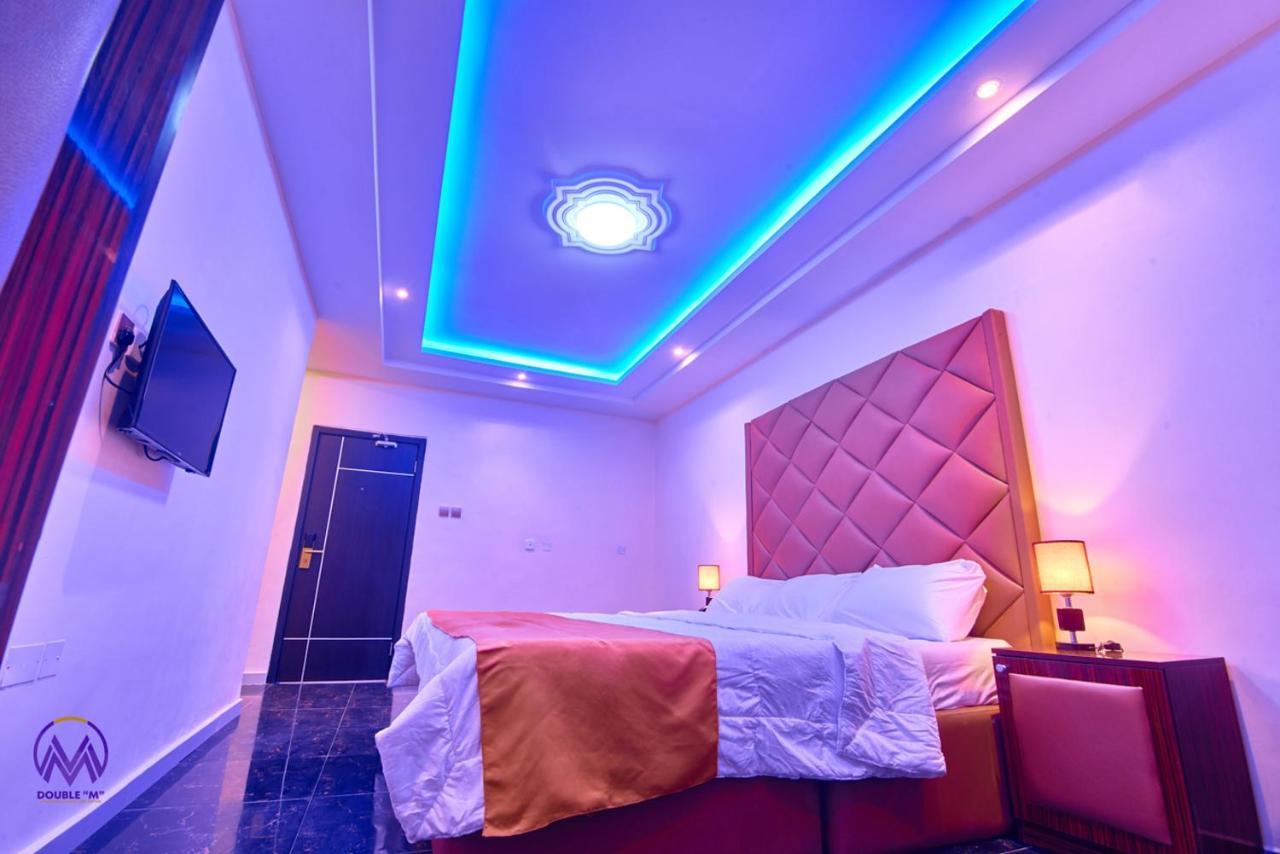 Double M Exquisite Suites And Lounge Lekki Ogombo Esterno foto